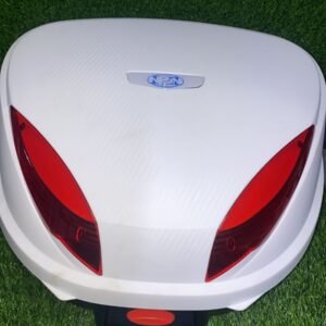 Baúl maletero grande blanco NPPN — espacioso, resistente y elegante. Precio RD$2,975.