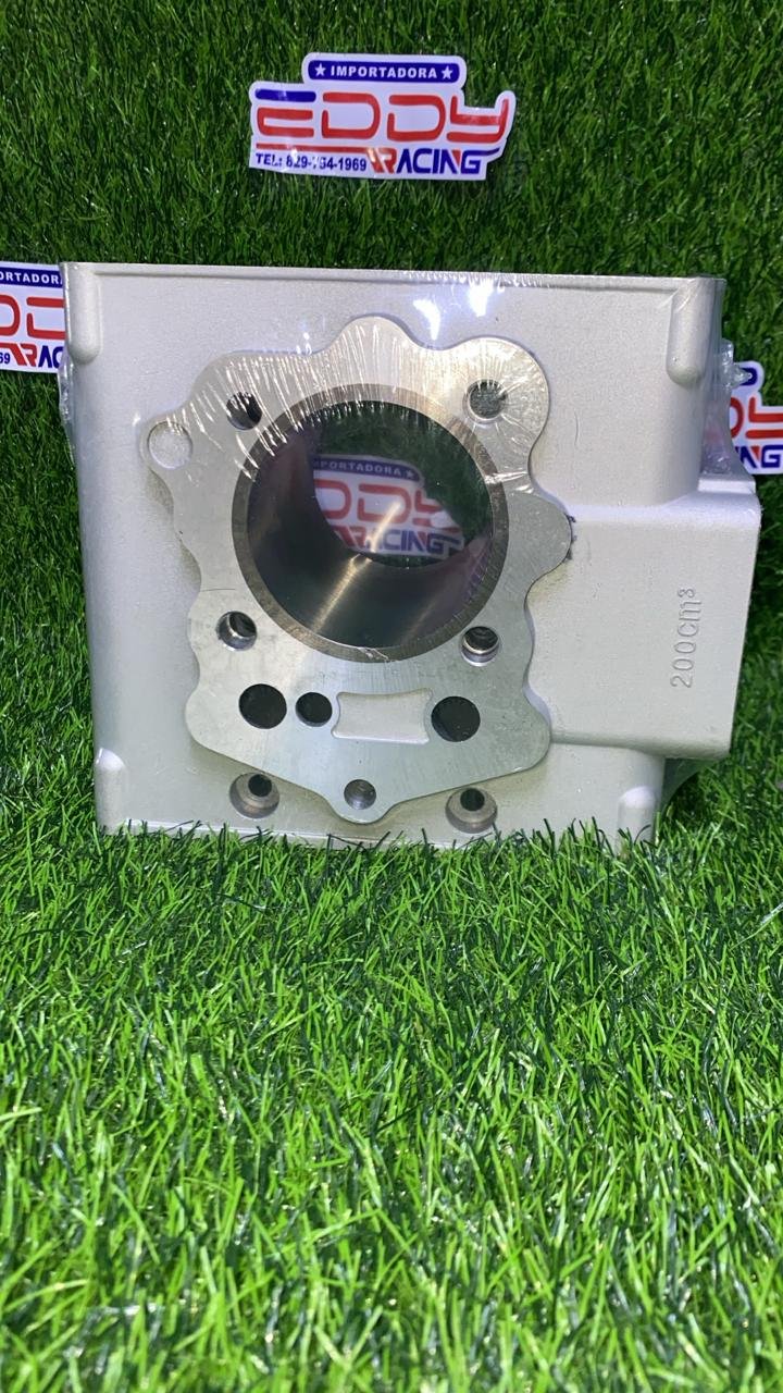 Cilindro 200cc para motor de carretón, sistema de enfriamiento por agua, repuesto reforzado de alto rendimiento y durabilidad.