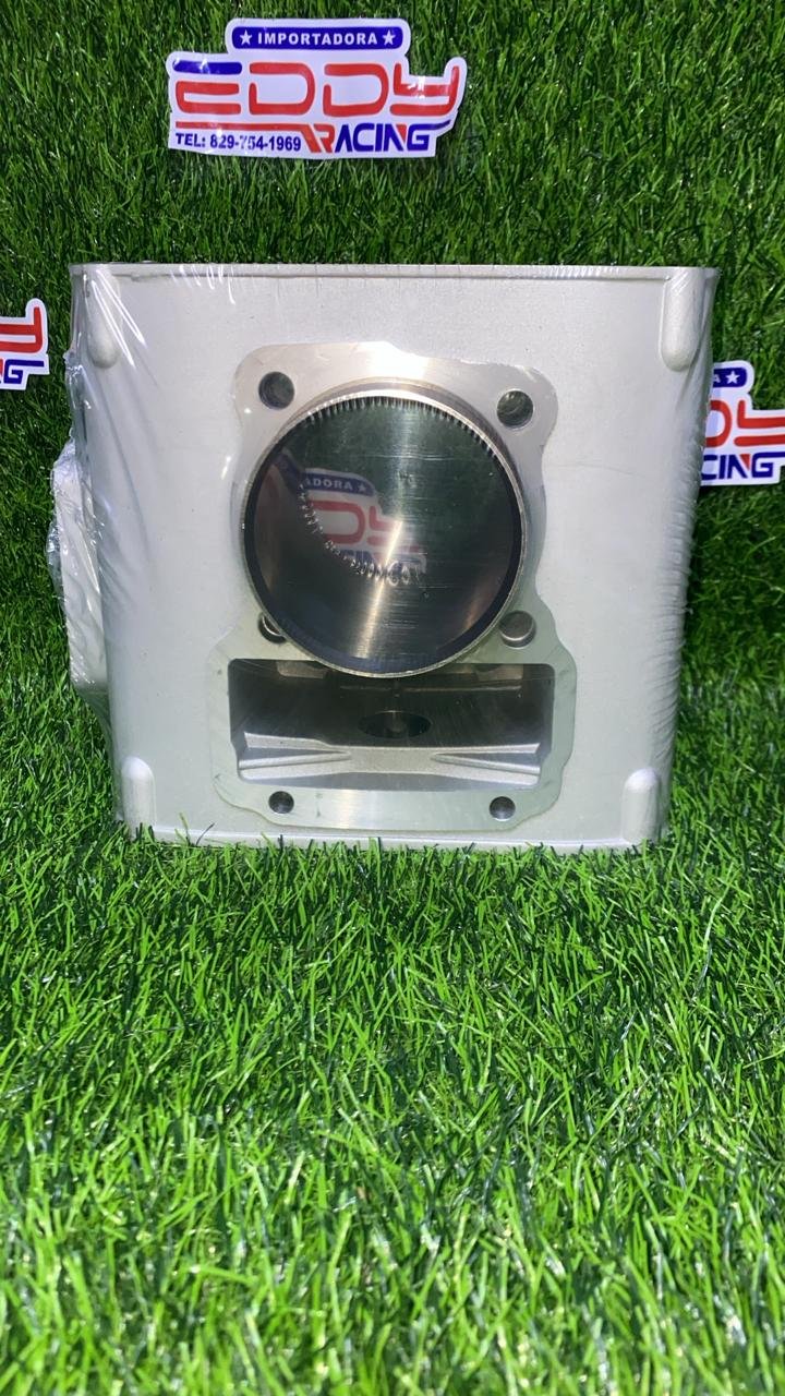 Cilindro 200cc para motor de carretón, sistema de enfriamiento por agua, repuesto reforzado de alto rendimiento y durabilidad.