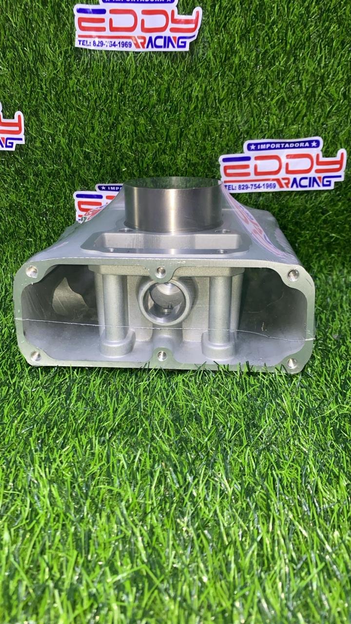 Cilindro 200cc para motor de carretón, sistema de enfriamiento por agua, repuesto reforzado de alto rendimiento y durabilidad.